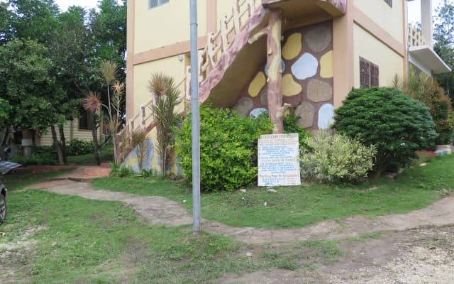 Alexis Cliff Dive Resort