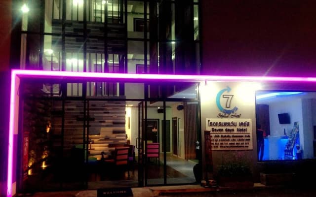 OYO 412 7 Days Hotel