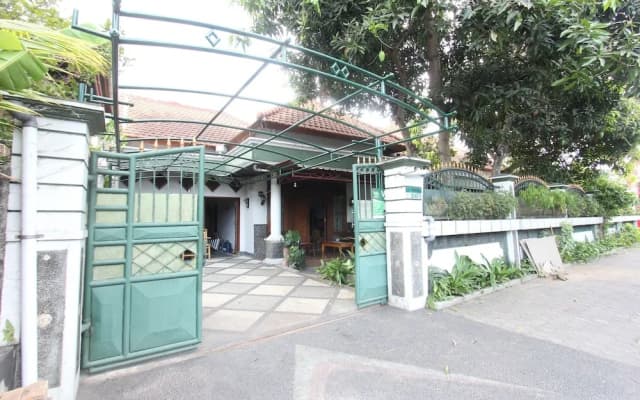 OYO Life 93247 Pondok Pariwisata