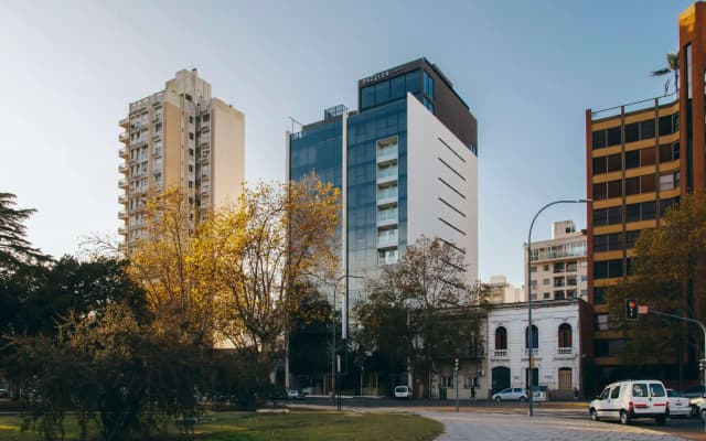 Dazzler by Wyndham La Plata