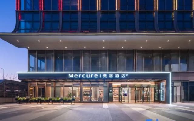 Mercure Hefei South Station Luogang Central Park Hotel