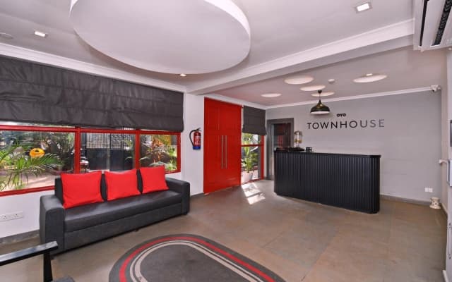OYO Townhouse 256 Silver Palm Resort