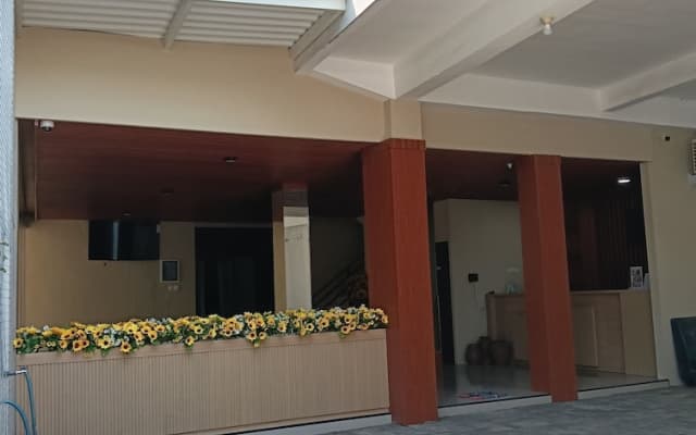 Sunflower Hotel Syariah Near Juanda