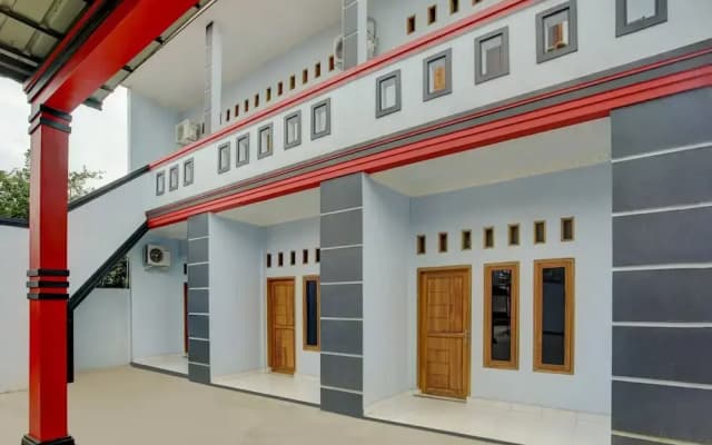 Azka Homestay Syariah by OYO Rooms