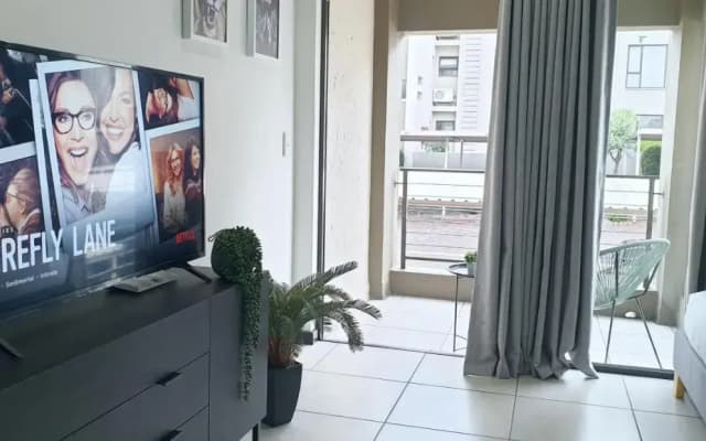 Secure, Self-Catering Studio in Sunninghill, Sandton