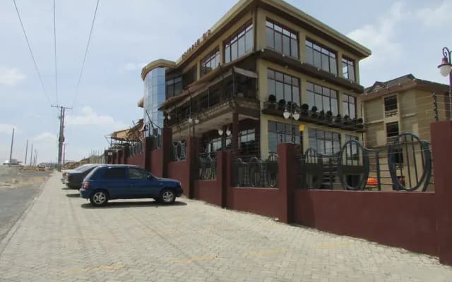 Tripple Os Hotel