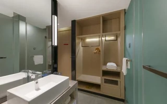 Vienna Hotel (Sanya Bay Phoenix International Airport Branch)
