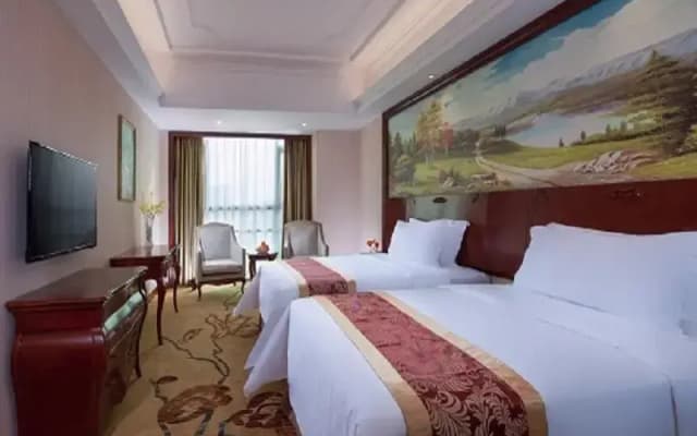 Vienna International Hotel Heyuan Yajule Garden