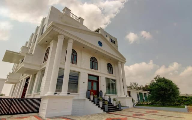 The Meridian, 10 Mins To Mahatma Gandhi Park