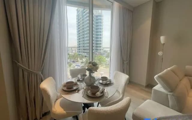Dubai Marina Walk Gem Modern Apt with Pool & Gym access, Steps to Beach & Metro