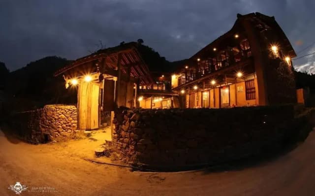Dinh Đá H'Mông - Karsterly Rock Lodge