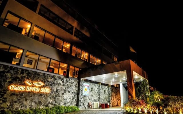 Oasis Riverside Hotel
