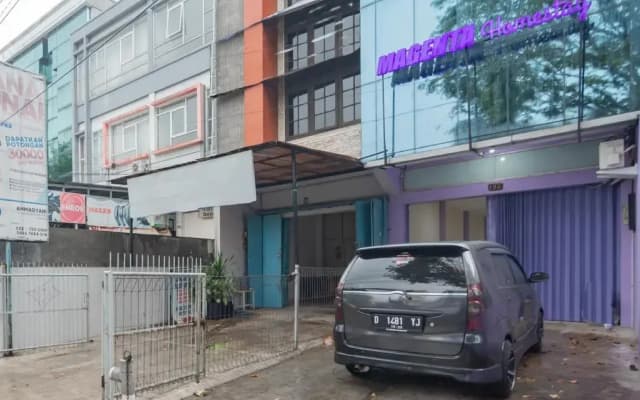 RedDoorz near Trans Studio Bandung 3