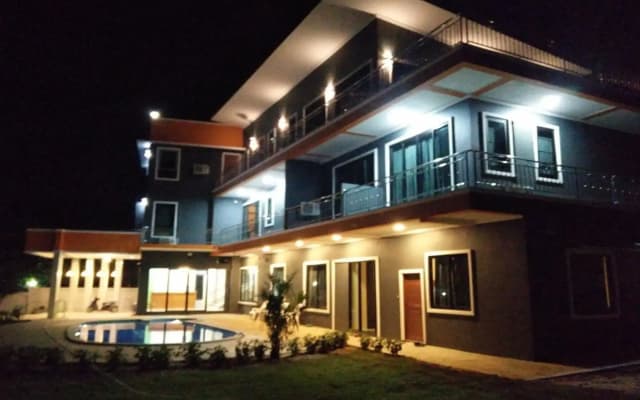 OYO 665 Sj House Hotel