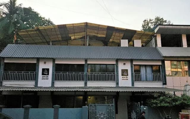 Astha Kandivali Service Apt