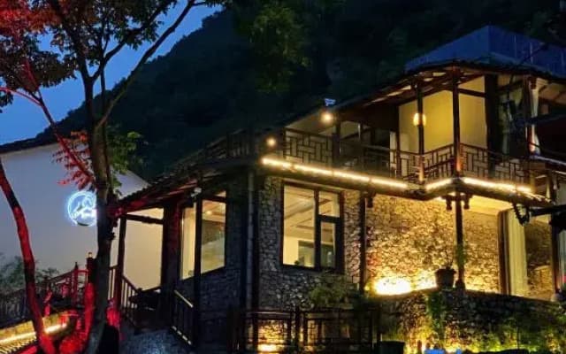 Xingyi Yinfeng Inn