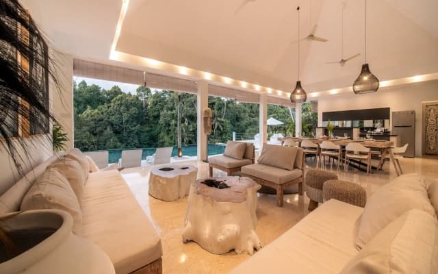 Limitless Jungle Villas Complex, 5 BR, Ubud With Staff