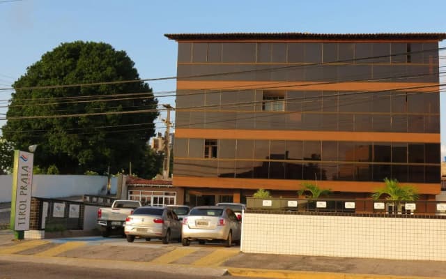 Las Brisas Beach Hotel