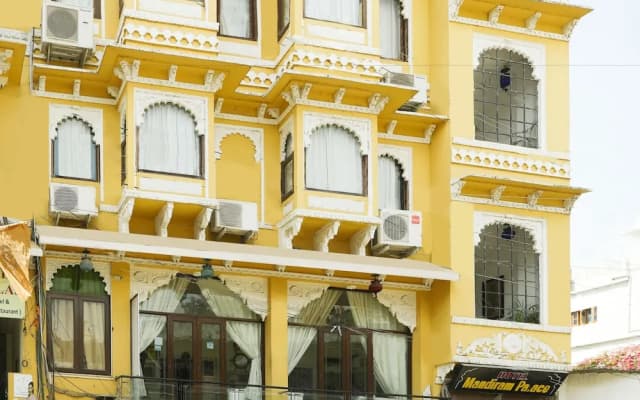Hotel Mandiram Palace