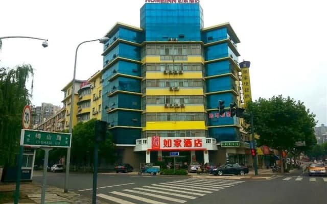 Home Inn Plus Wuxi Zhongshan Road Shengli Gate Subway Station
