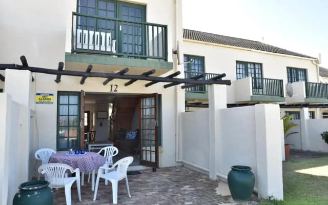 12 Settler Sands Beachfront cottage with sea view