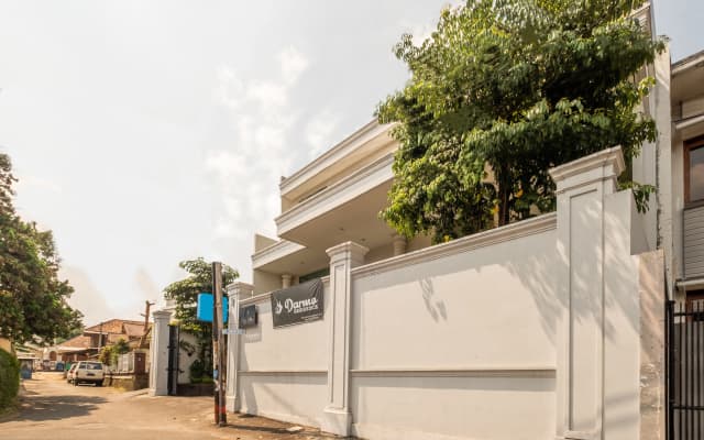 OYO Flagship 1308 Darmo Residence