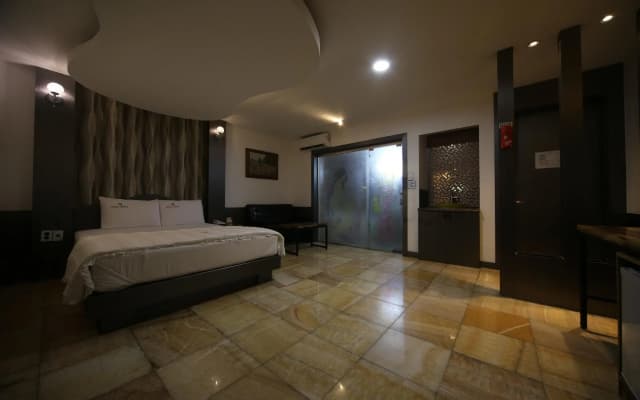 Midas Hotel