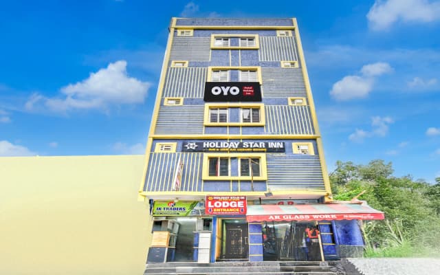 Hotel O HOLIDAY STAR IN Nampally Railway Station