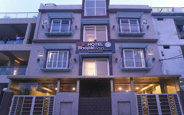 Bhopal Inn by Ten On Ten Stays