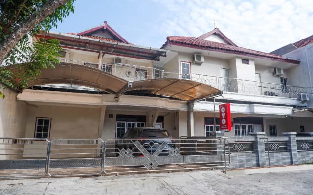 OYO 1284 Executive Residence