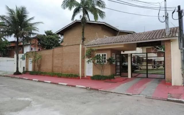 Apt TOTA 3 min Praia grande piscina e churrasqueira