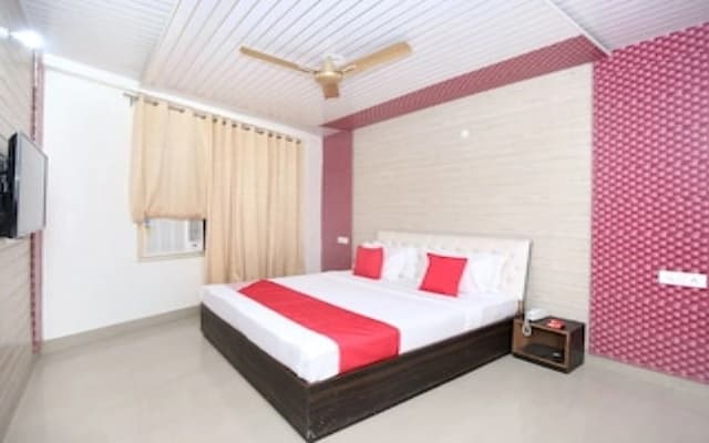 Hotel Gold Star By OYO Rooms