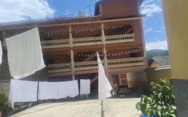 Nü'erguo Lacuo Jiayuan Chinese Inn