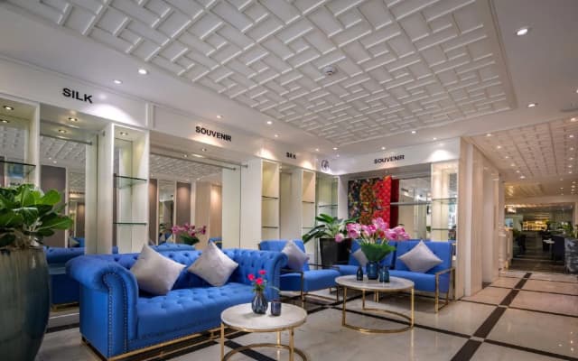 Le Petit Prince Lakeside Hotel & Rooftop Bar