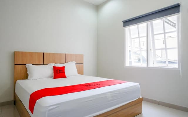 RedDoorz Syariah near Mutiara SIS Al Jufrie Airport Palu 2