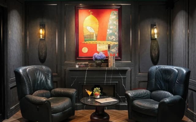 May de Ville Crown Hotel