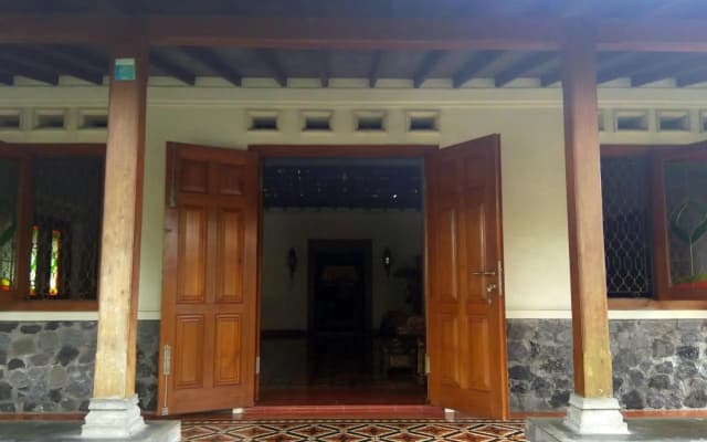 Omah Pitoe Guest House