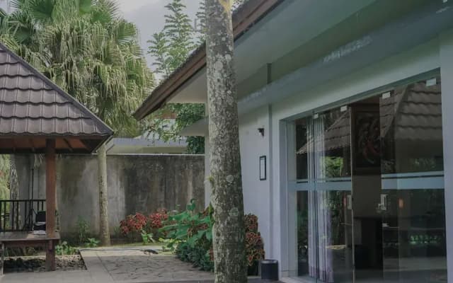 Jambu Klutuk Resort