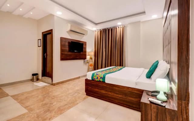Treebo Riddhi Paradise - 15 mins from Airport