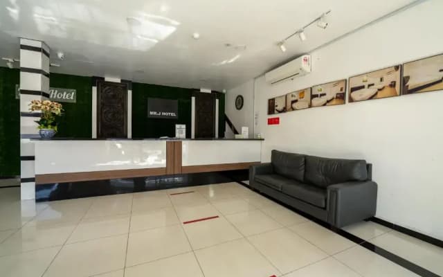 Mary J Hotel Family 10 pax room