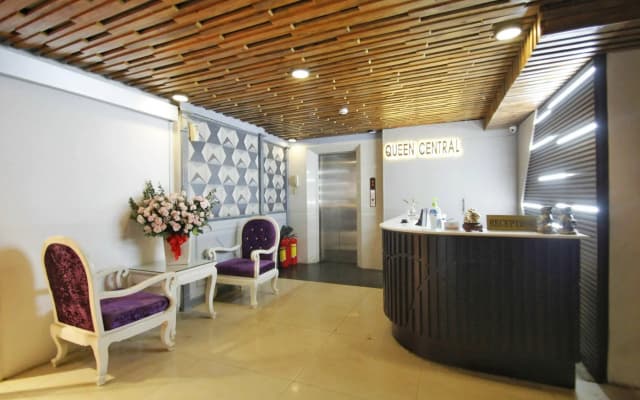 Queen Central Apartment Hotel