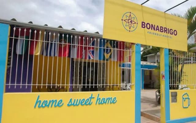Bonabrigo Hostel and Suites