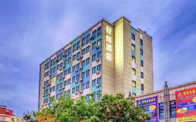 Light travel hotel (jiaxing honghe woolen sweater market store)