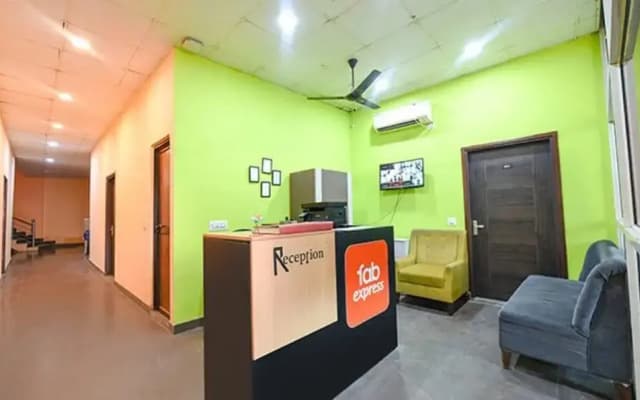 FabHotel Royal Discovery