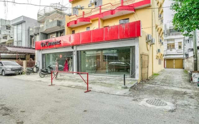 RedDoorz Plus near RSUD Dr. Pirngadi Medan 2 - Hostel