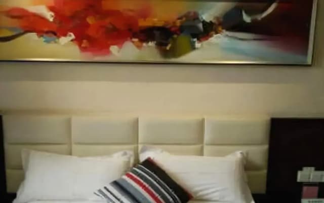 Apple Art Hotel