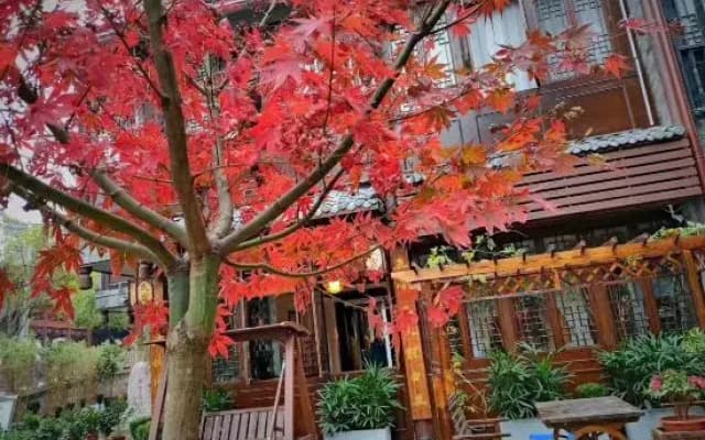 Floral Hotel Fenghuang Ancient City Wind and Snow Night Old Friends Come Inn (Tuojiang Branch)