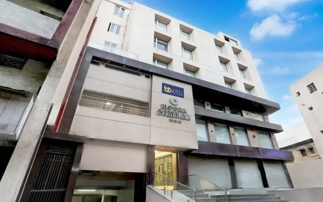 Hotel Simran Raghuveer Para by OYO Rooms