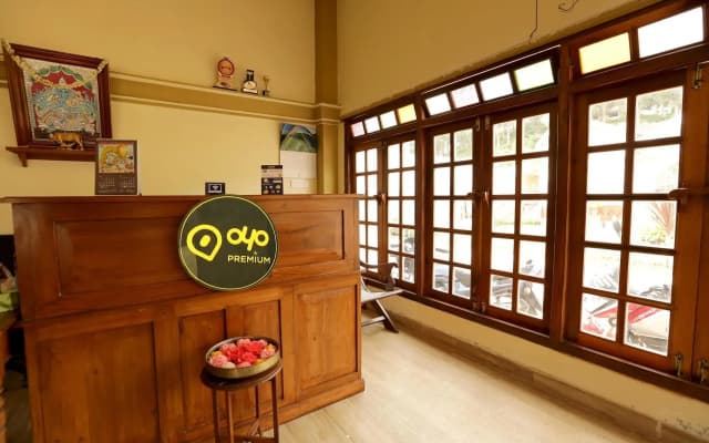 OYO Premium Heritage Stays Charing Cross