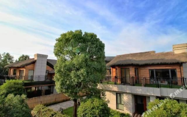 Henon Bamboo Retreats
